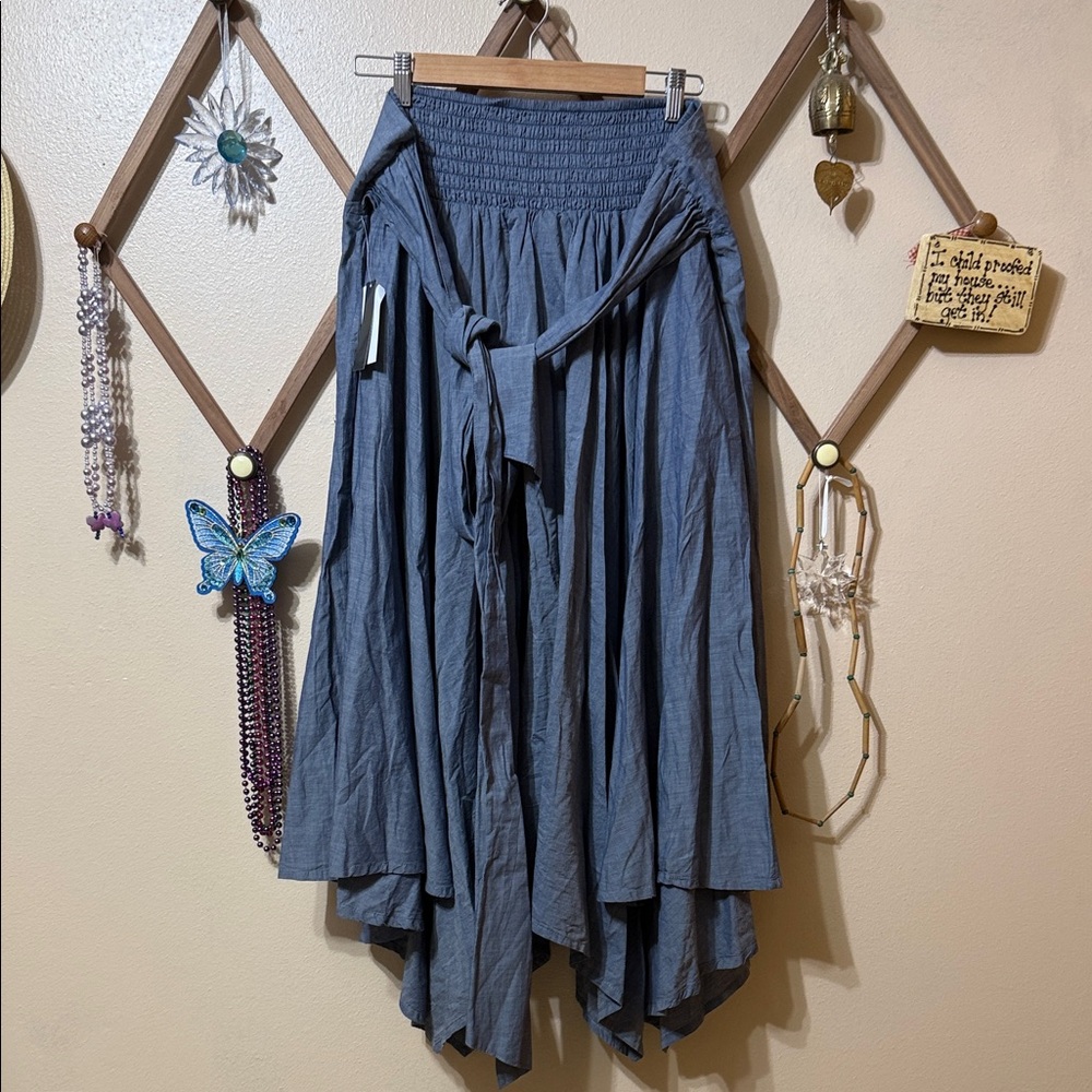 Chelsea & Theodore Asymmetrical Gray Skirt - Picture 5 of 6